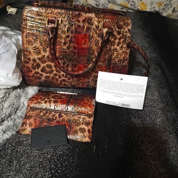 Brahmin Small finley and matching wallet - Picture 6 of 10